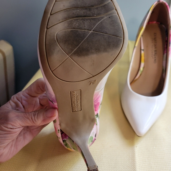 Women's Christian Siriano White Floral Heels Size 7W - Picture 9 of 9